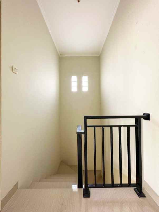dijual rumah condet