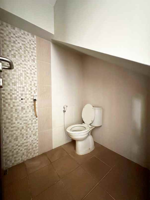 dijual rumah condet