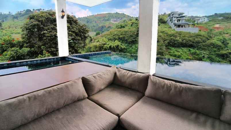 dijual rumah dago atas