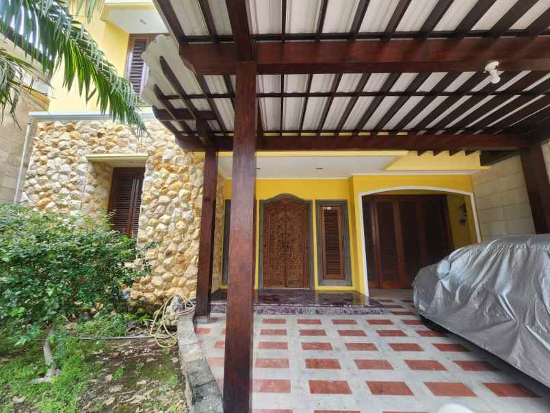 dijual rumah dharmahusada