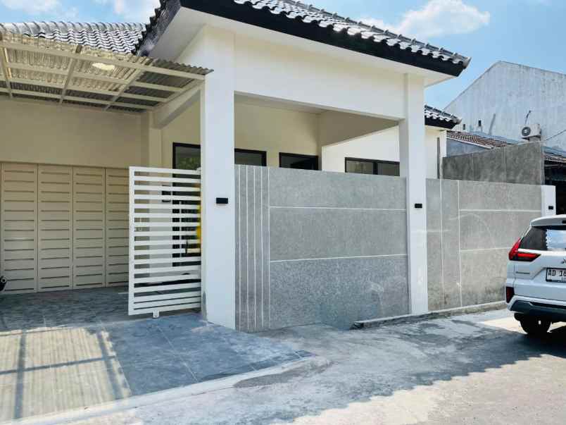 dijual rumah di fajar indah solo