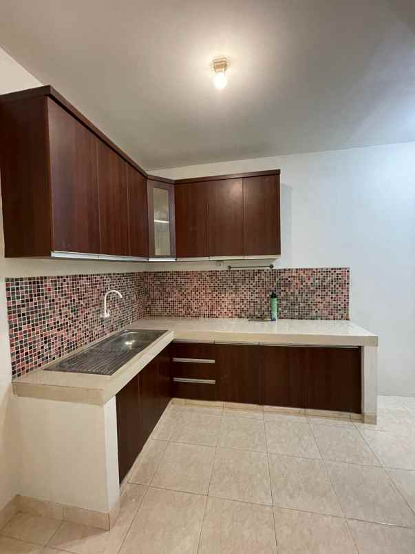 dijual rumah di graha raya 10 no 31a bintaro jaya