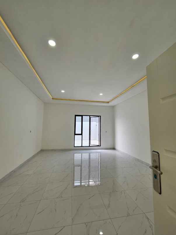 dijual rumah di kavling dki meruya