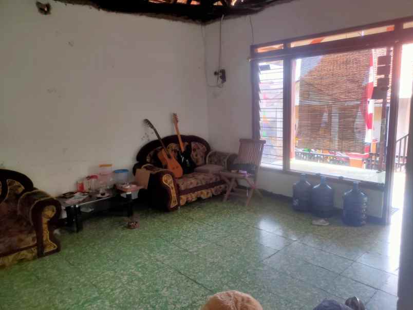 dijual rumah di kumudasmoro