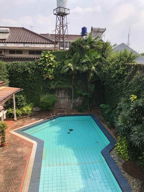 dijual rumah di lebak bulus ada swimming pool