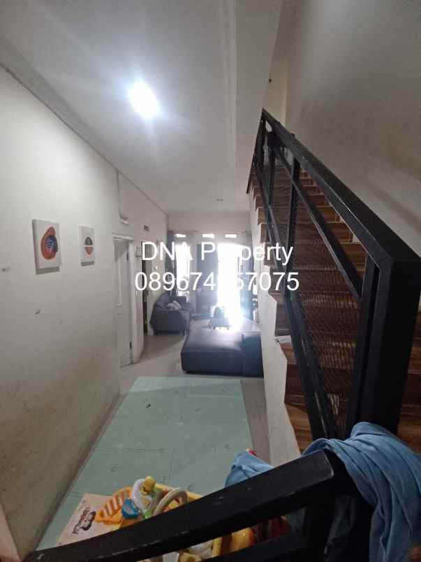 dijual rumah di pemkot cimahi 2 lantai