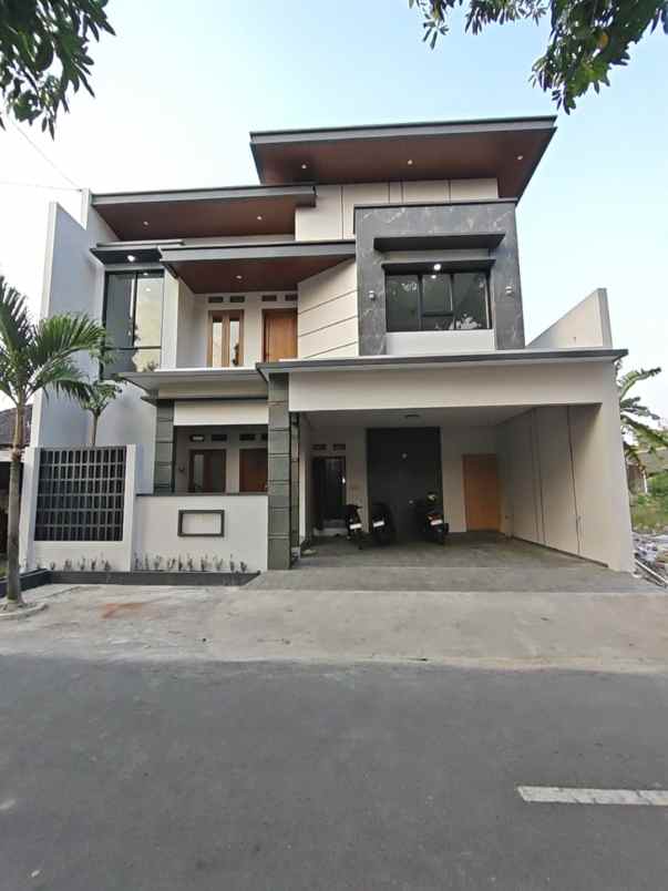 dijual rumah di sumber solo