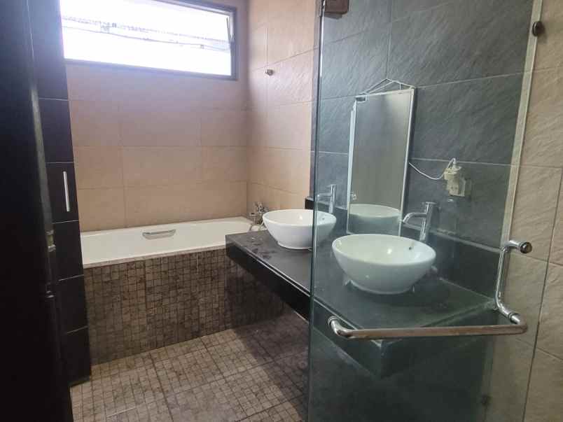 dijual rumah di surabaya