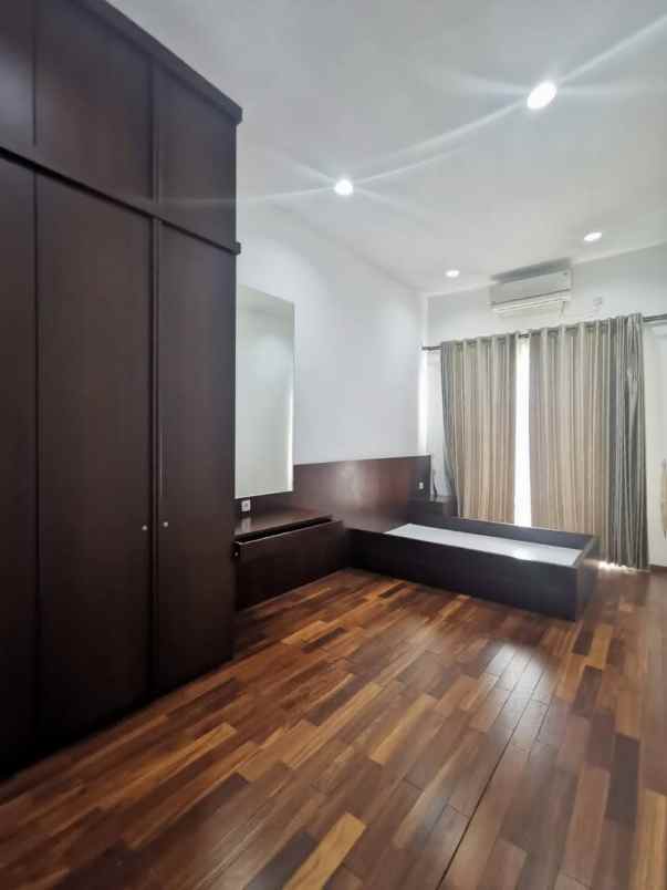 dijual rumah fulerton citraland