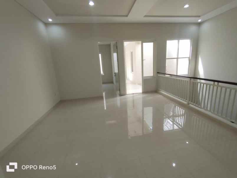 dijual rumah gayung kebonsari surabaya