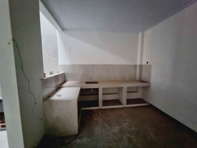 dijual rumah gedongan colomadu karanganyar