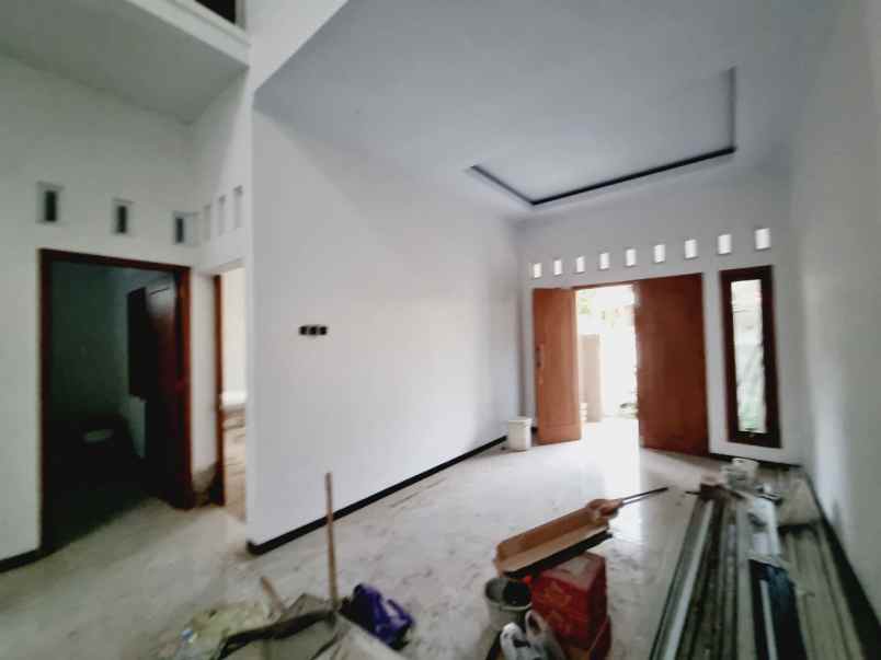 dijual rumah gedongan colomadu karanganyar