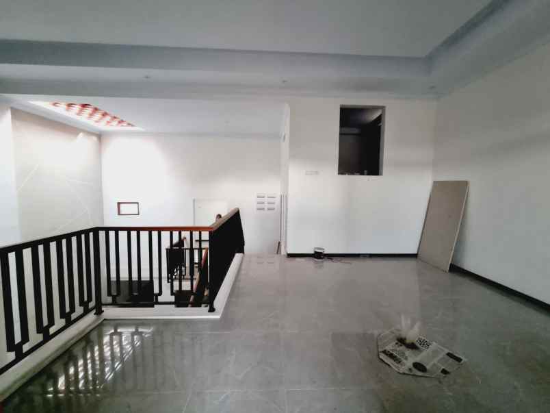 dijual rumah gedongan colomadu karanganyar