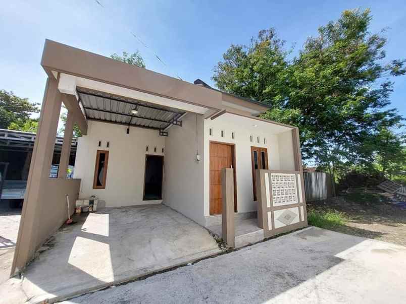 dijual rumah glondong wirokerten