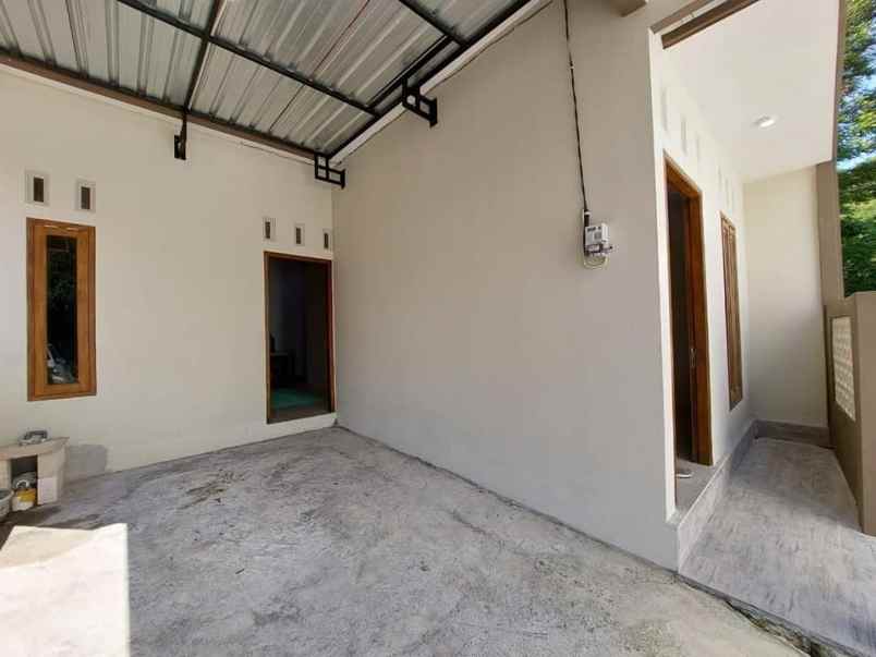 dijual rumah glondong wirokerten