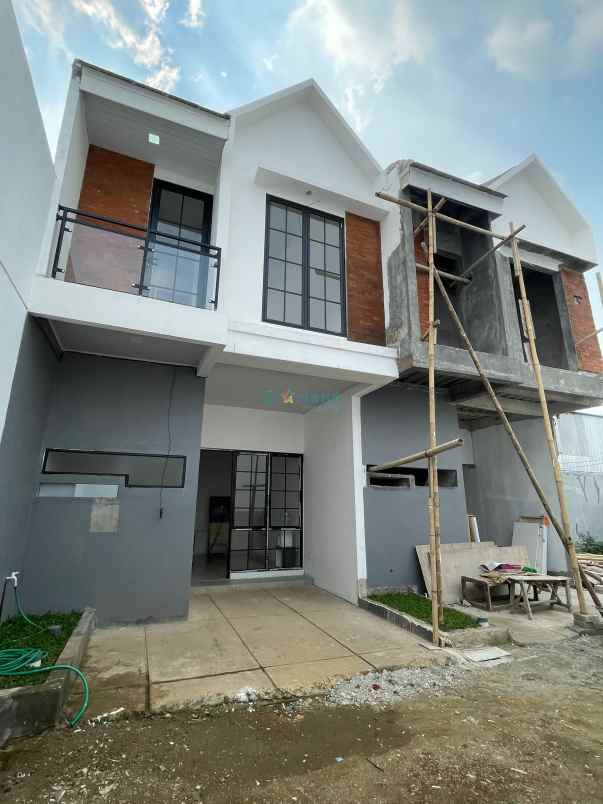 dijual rumah graha raya