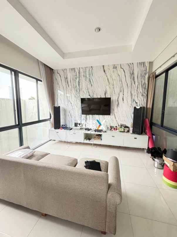 dijual rumah grand kenjeran wisteria second like new