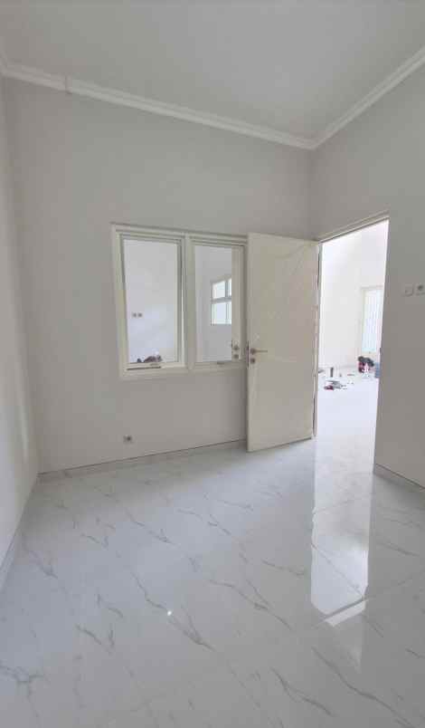 dijual rumah grand semanggi residence