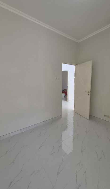dijual rumah grand semanggi residence