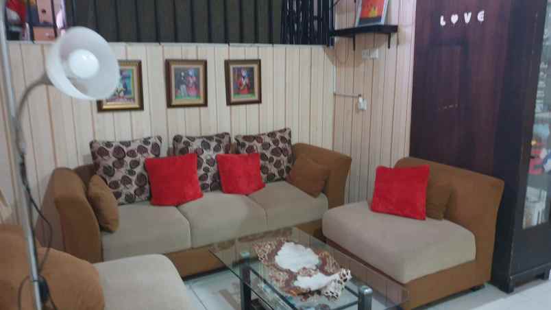 dijual rumah grand wisata pinggir jalan raya