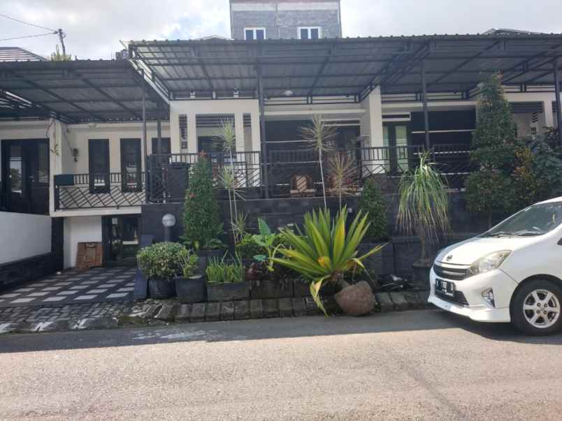 dijual rumah green hill regency