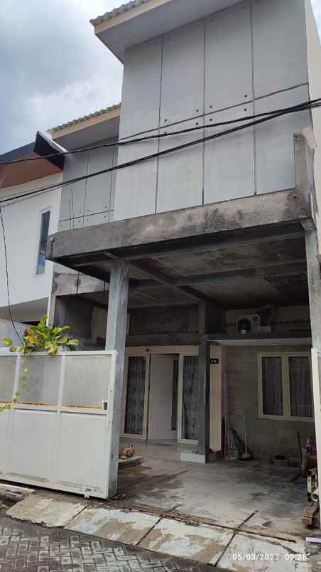 dijual rumah greenlake wonorejo