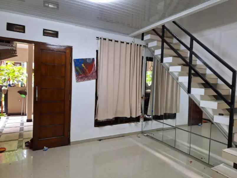 dijual rumah griya metropolitan