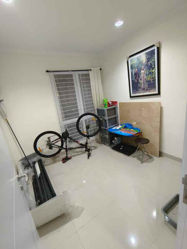 dijual rumah hook di gading serpong