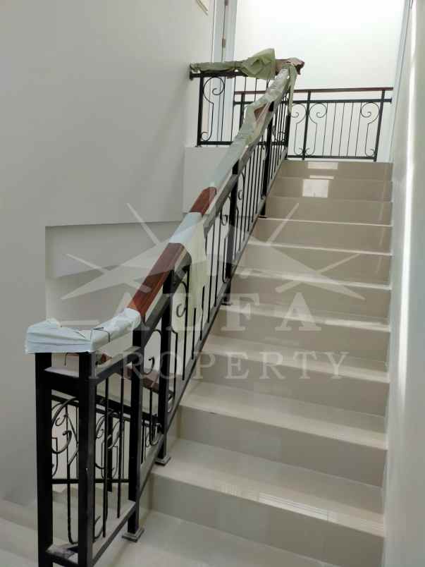 dijual rumah jalan arteri supadio