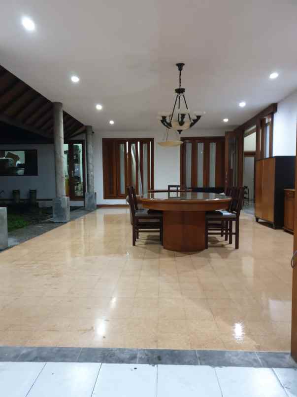 dijual rumah jalan cipaganti