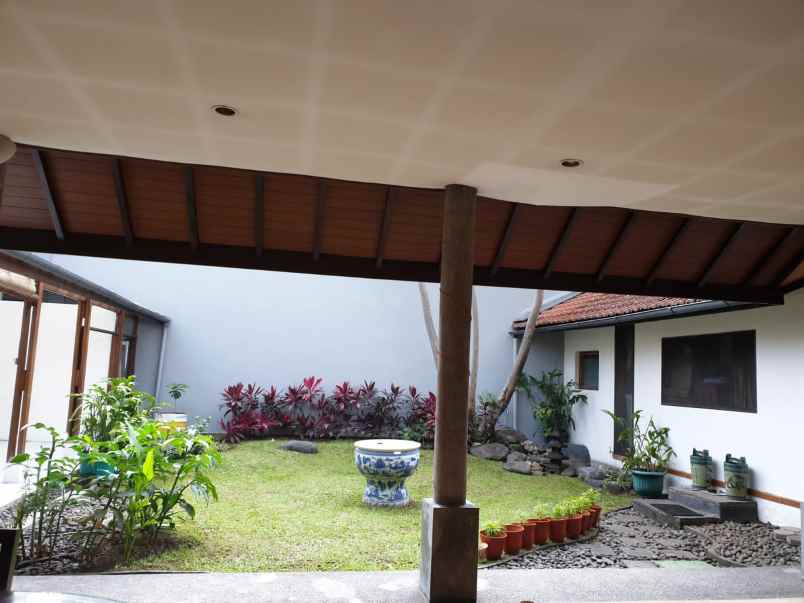 dijual rumah jalan cipaganti