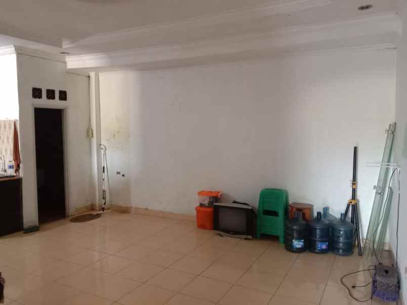 dijual rumah jalan cut nyak dien