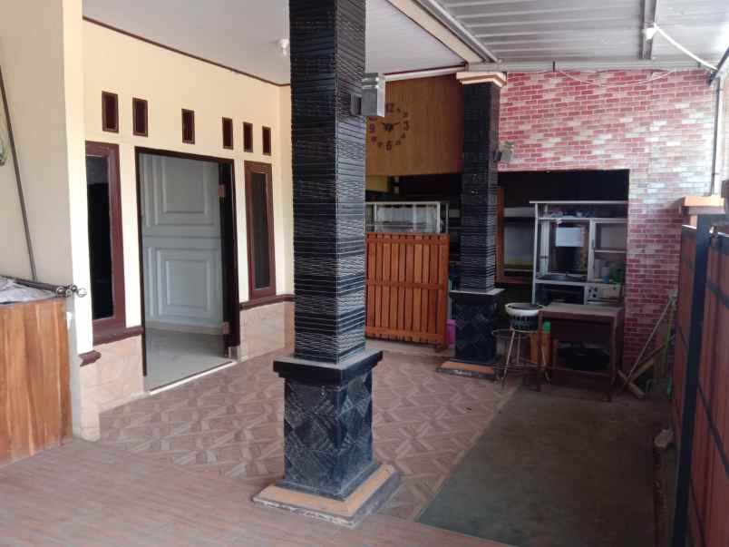 dijual rumah jalan cut nyak dien