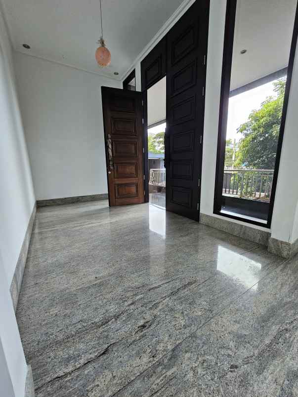 dijual rumah jalan dr ir h soekarno