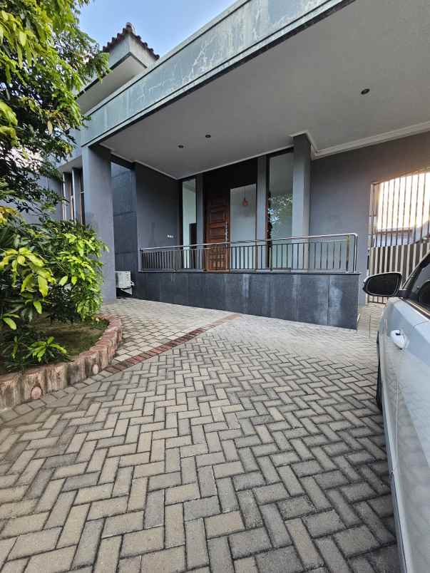 dijual rumah jalan dr ir h soekarno