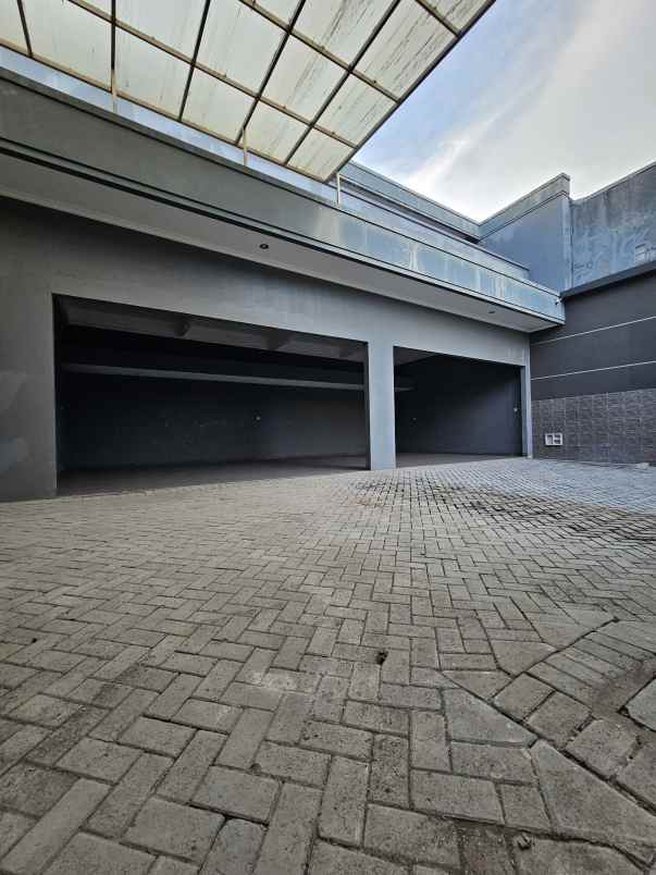 dijual rumah jalan dr ir h soekarno