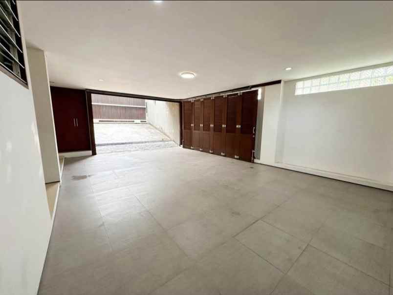 dijual rumah jalan gunung catur