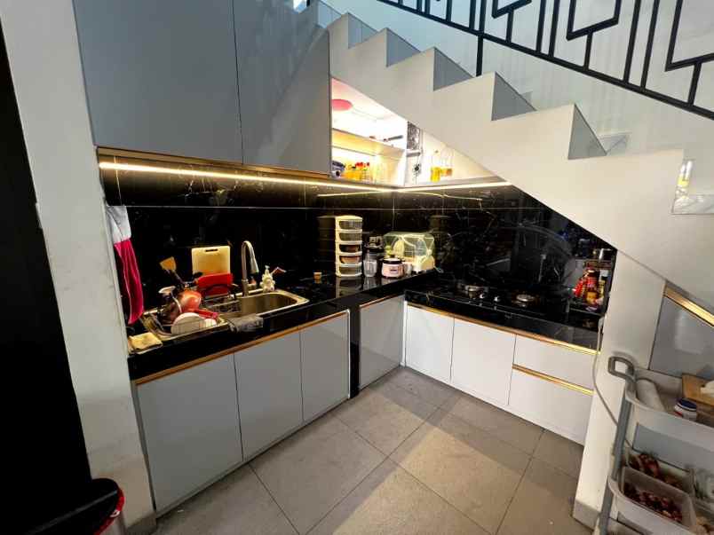 dijual rumah jalan industri gunung