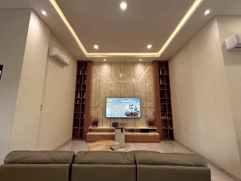 dijual rumah jalan industri gunung