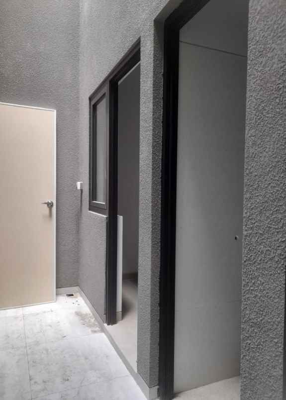 dijual rumah jalan manyar tirtoyoso