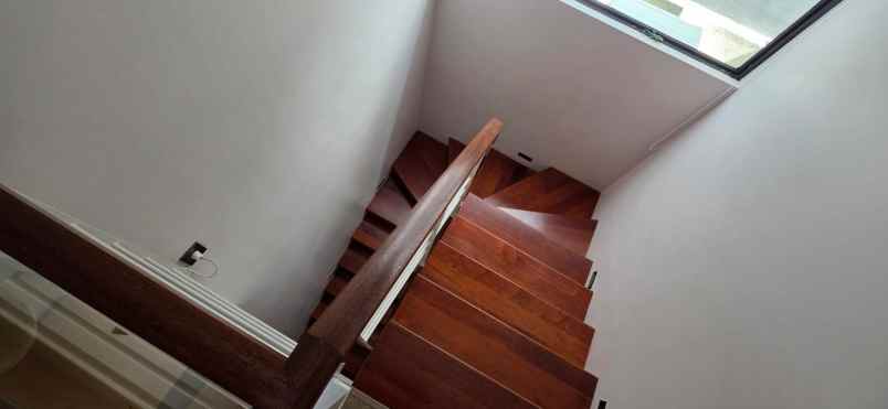 dijual rumah jalan northwest central