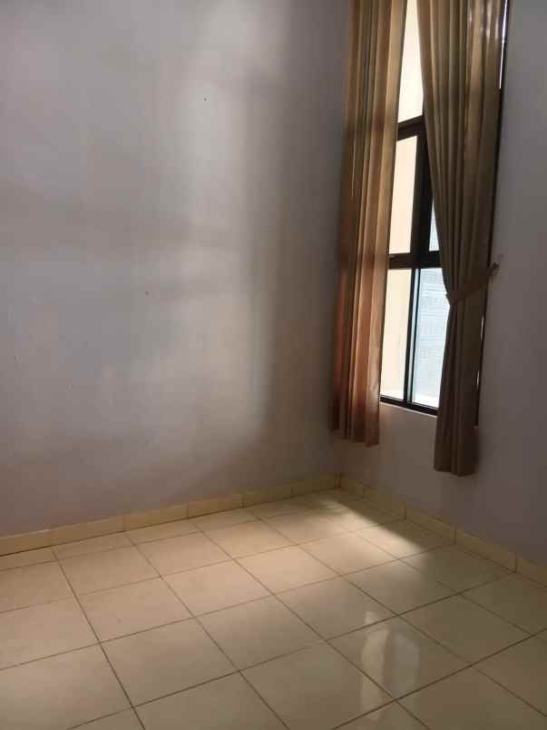 dijual rumah jalan permana atas