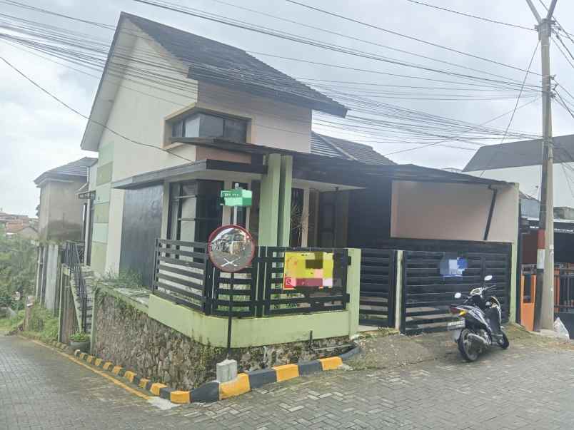 dijual rumah jalan permana atas