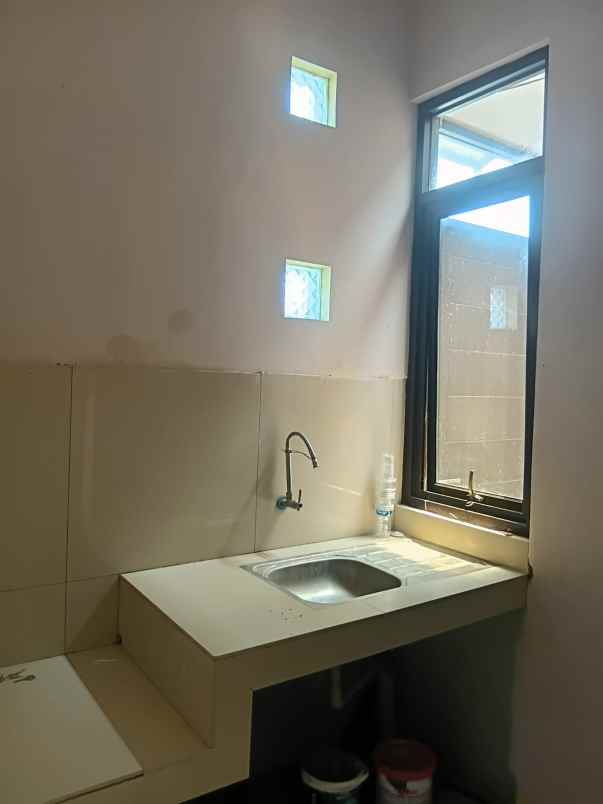 dijual rumah jalan permana atas