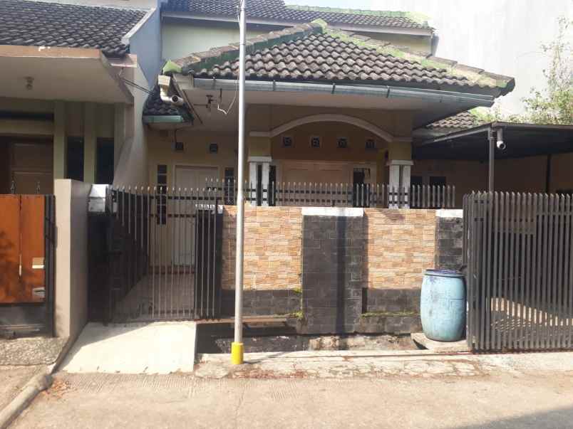dijual rumah jalan permata