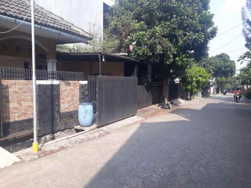 dijual rumah jalan permata