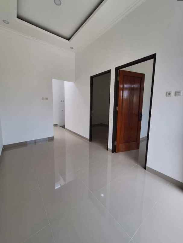 dijual rumah jalan pondok salak