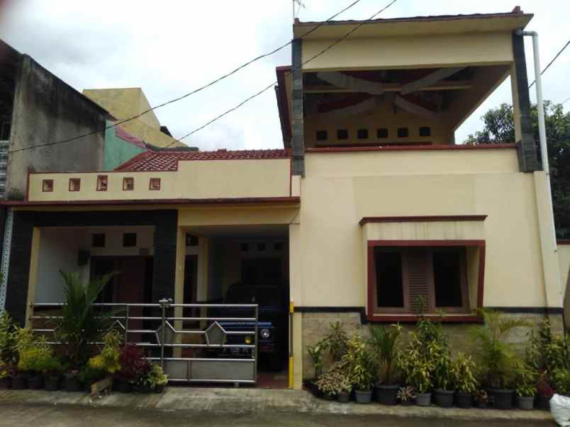 dijual rumah jalan raya cibinong