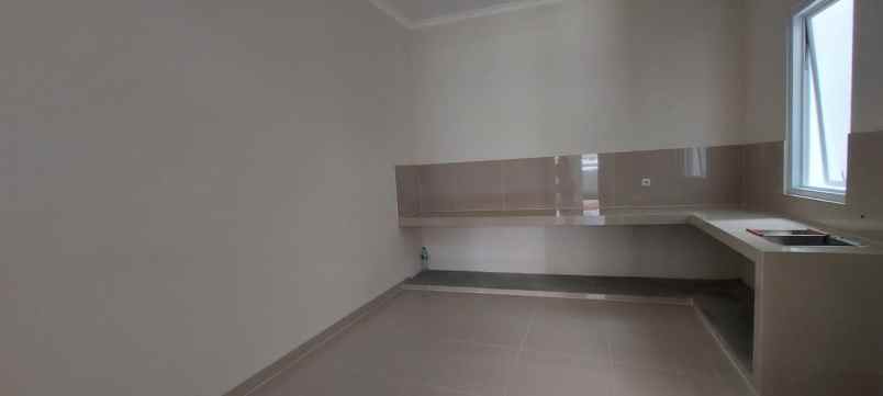 dijual rumah jalan raya cinere komplek