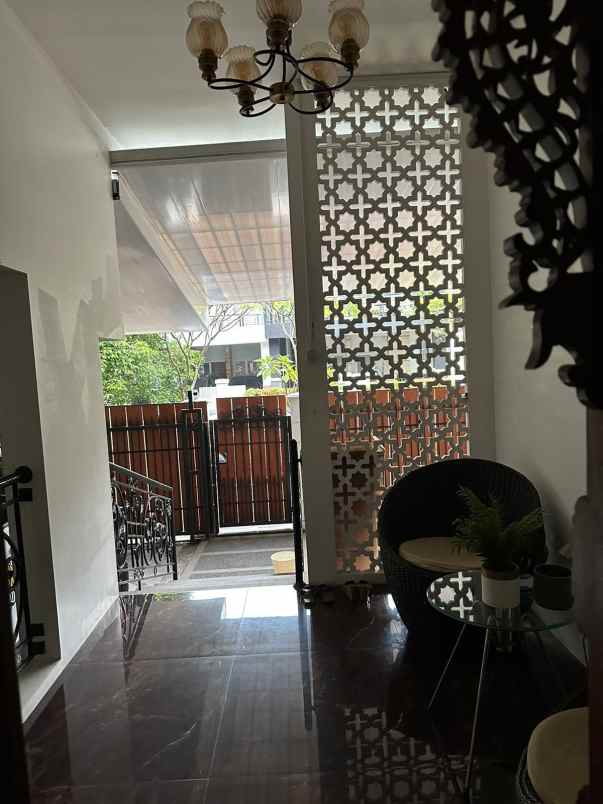 dijual rumah jalan raya hankam no 31